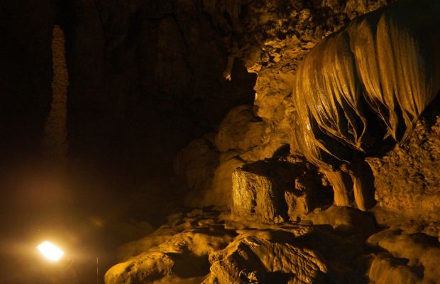 Nguom Ngao Cave