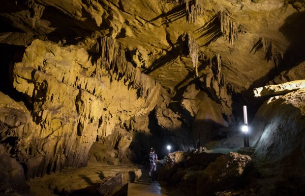 Nguom Ngao Cave