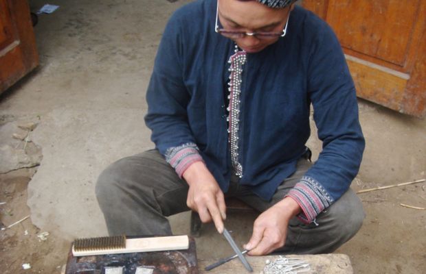 Silver carving in Cao Bang