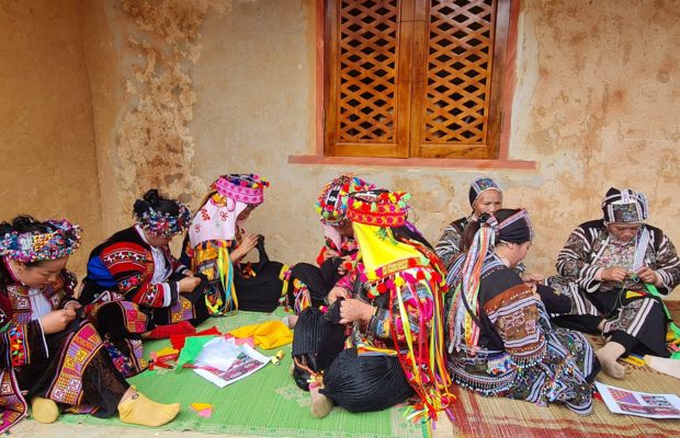 Embroidery contest in the Lo Lo Homestay & Cafe Meo Vac