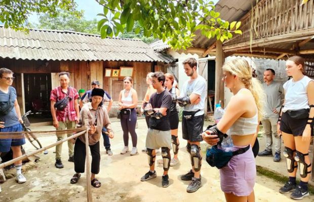 Lung Tam linen weaving craft village