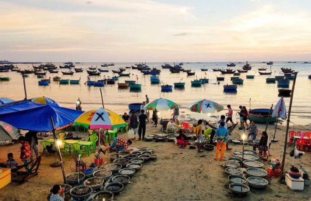 Watching the daily life of local people in Mui Ne Fishing Village
