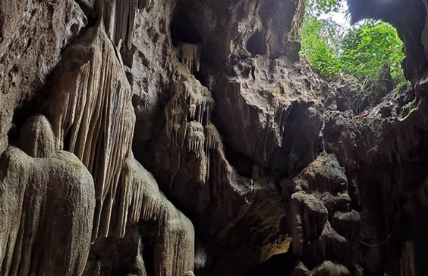 Thien Ha Cave