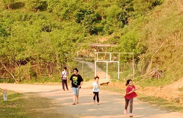 Children in Ba village