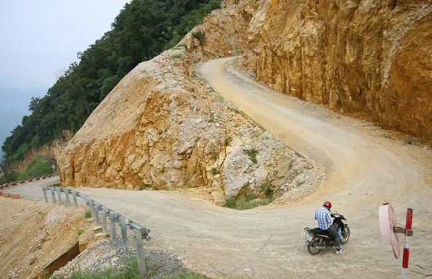 The path leading to Son - Ba - Muoi Villages