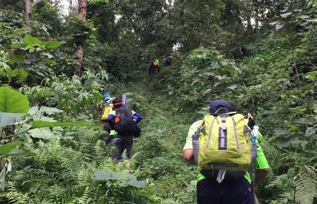 Trekking to Uoi Village