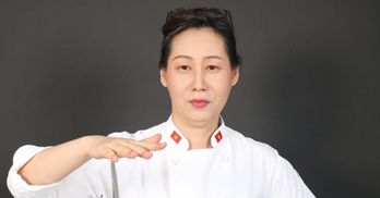 Meet with Chef Ai - a passionate and professional chef in Hanoi with Handspan Travel Indochina