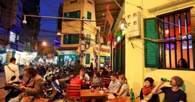 Vietnam fully reopens borders to tourists