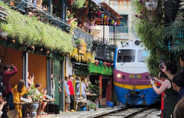 Hanoi train street