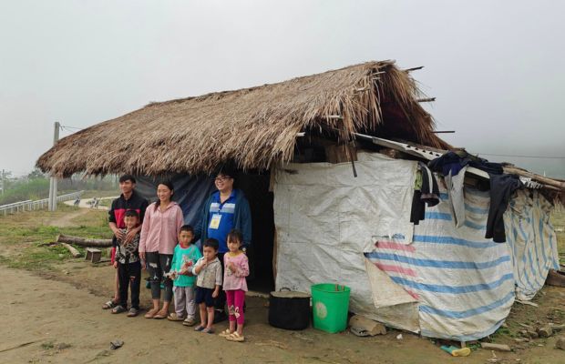 Meeting children in Bac Kan