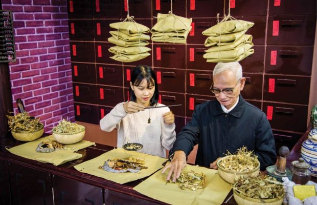 Oriental medicine in Hue