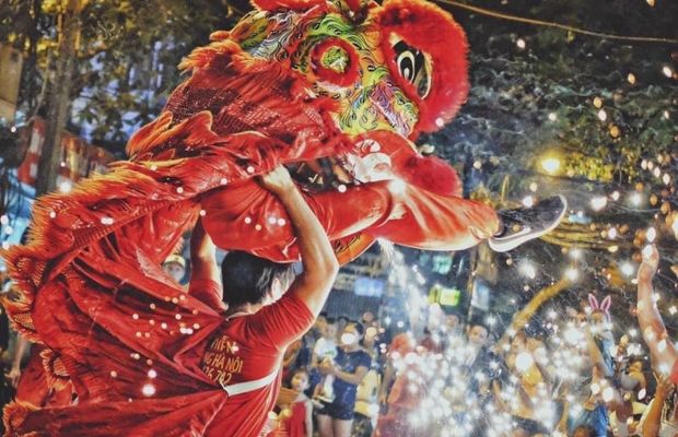 Lion dance in the Mid-Autumn Festival