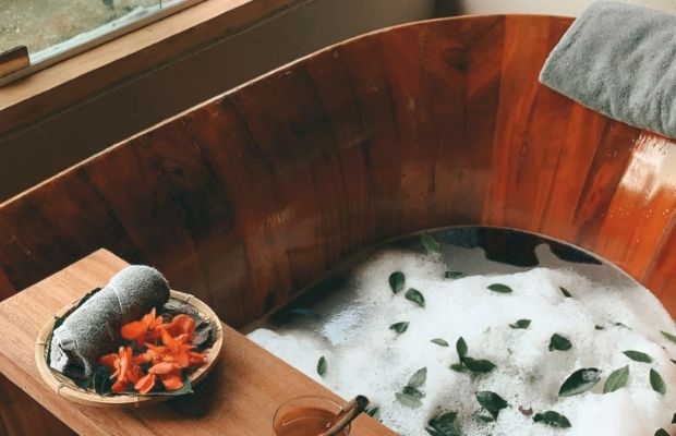 Herbal bathing in Topas Ecolodge