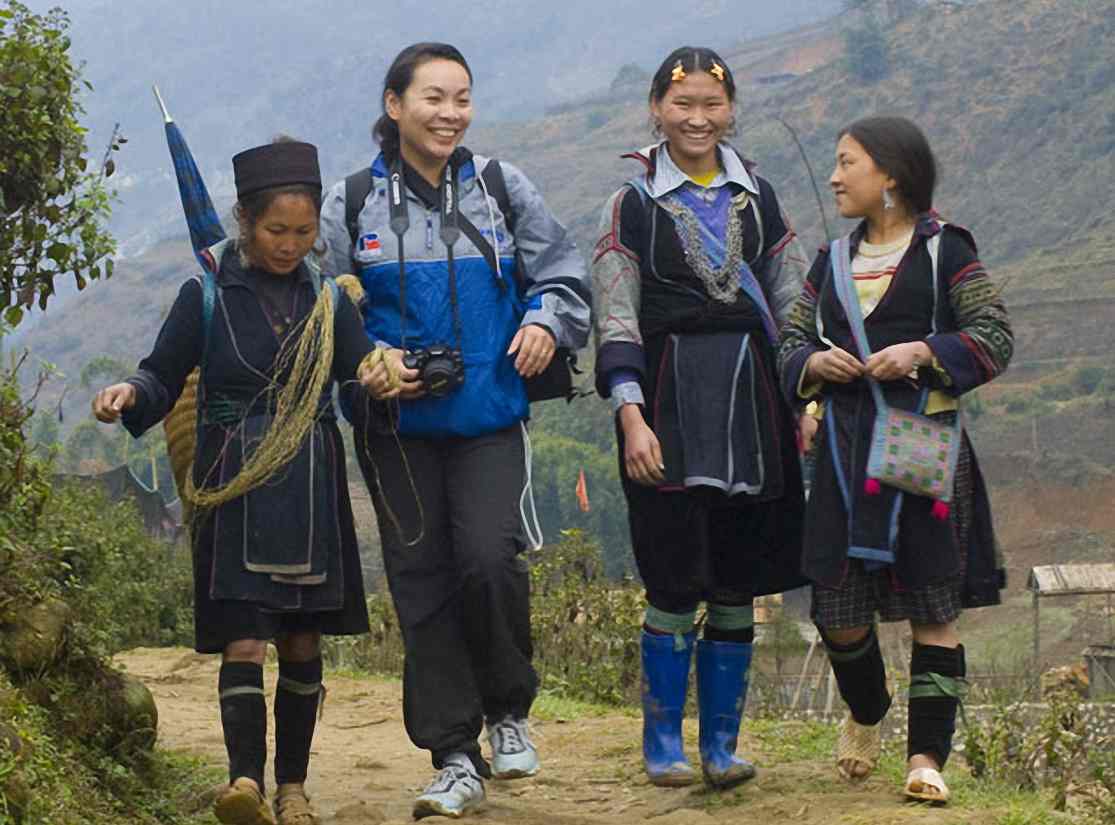 Mountains_and_people_in_Bac_Ha_and_Sapa__3_days_