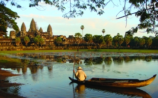 2_Angkor_Wat_boat