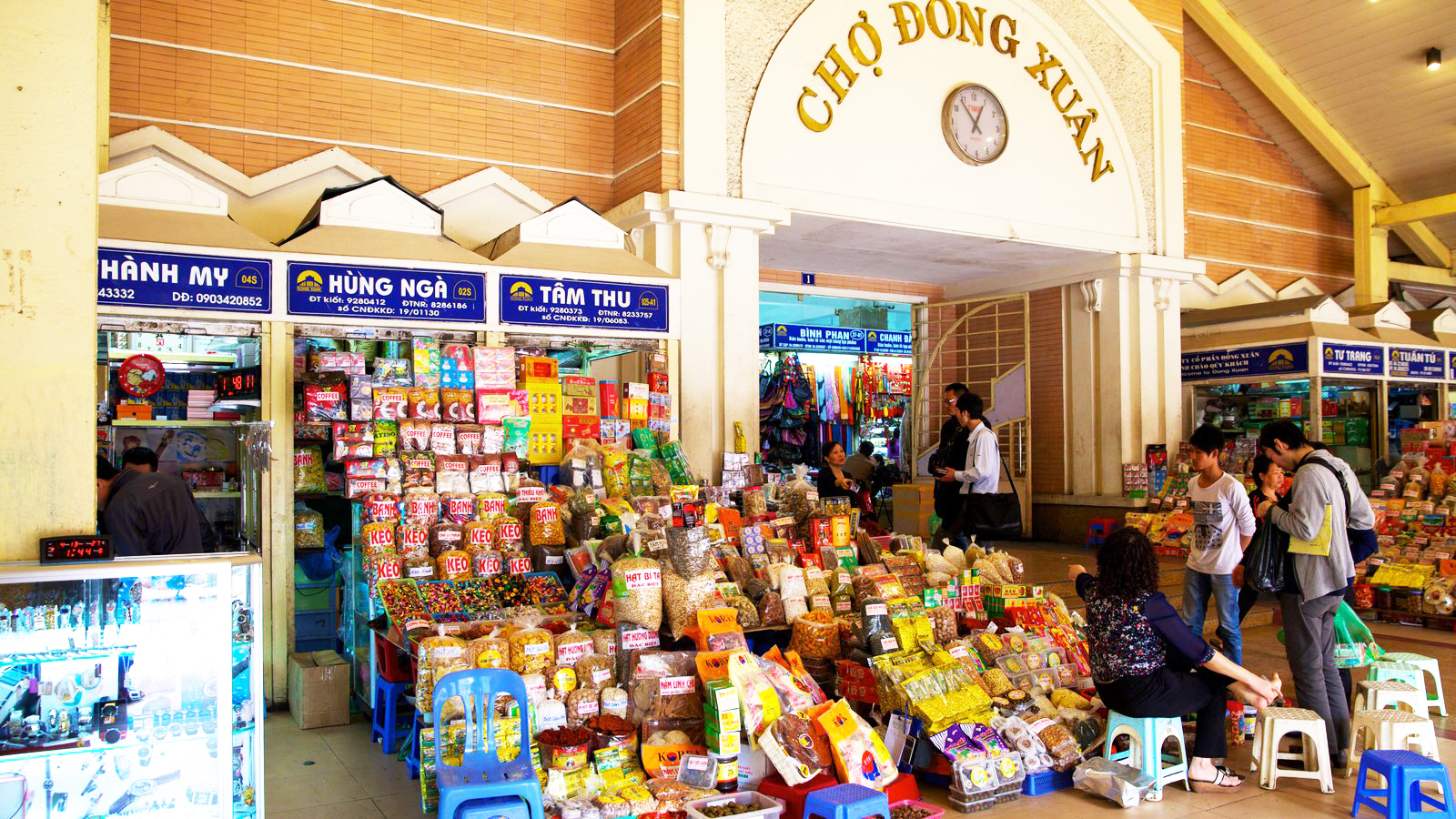35756-Dong-Xuan-Market