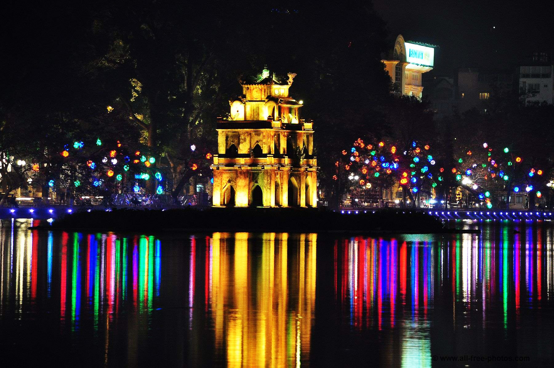 Hoan-Kiem-Lake1